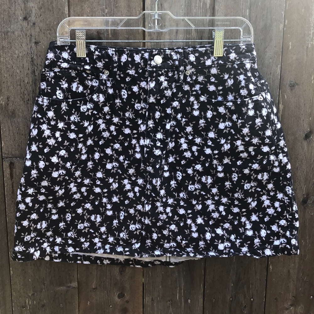 Calvin Klein Jeans women’s jean skirt size 32/C32